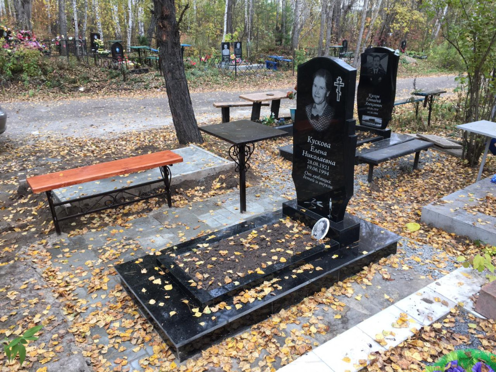 Памятник №113 (черный гранит)