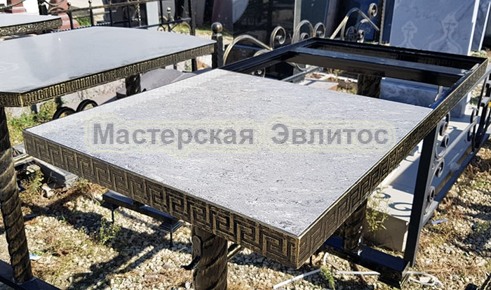 Стол с гранитной столешницей